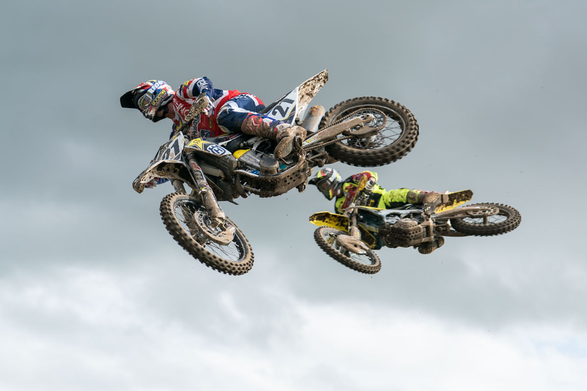 Dean Wilson fights off Kevin Strijbos